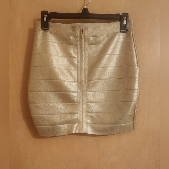 Gold mettalic short skirt ,size S - Picture 3 of 5